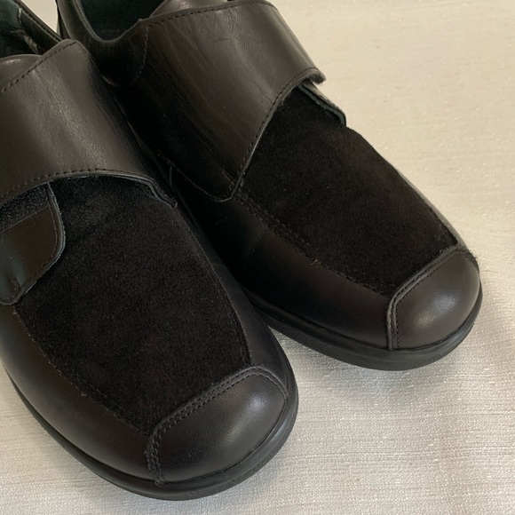 Sensible Black Leather Strap On Comfort Clogs Woman’s 6.5 - Picture 5 of 14